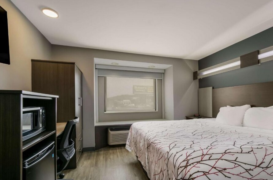 More Photos Of 680 Winfield Dunn Pky, Sevierville Hotel For Sale