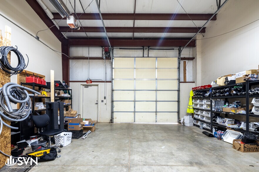 More Photos Of 1050 Enterprise Dr, Lexington Warehouse For Lease
