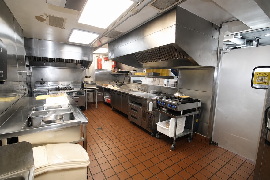 More Photos Of 4000 San Fernando Rd, Glendale Freestanding For Lease