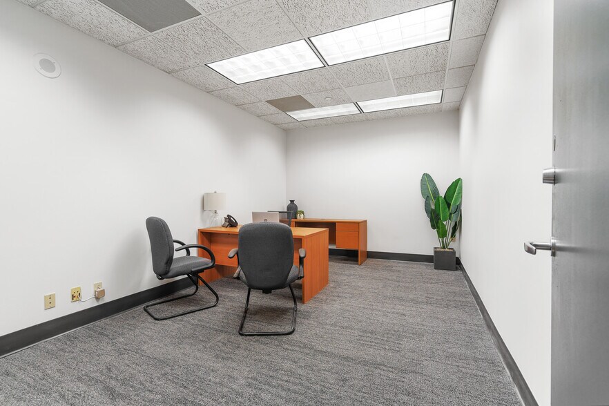 More Photos Of 1 E Broward Blvd, Fort Lauderdale Coworking Space