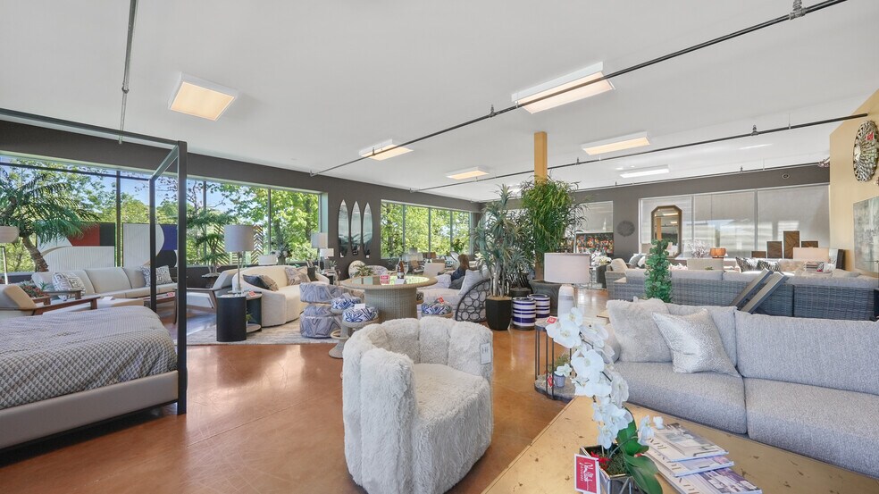 More Photos Of 2265 Bagnell Dam Blvd, Lake Ozark Office For Sale