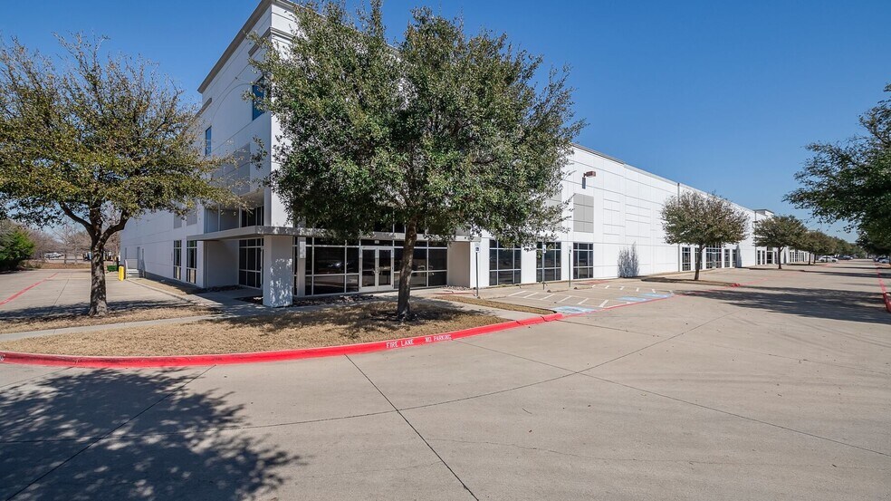 More Photos Of 800 W Bethel Rd, Coppell Distribution For Lease