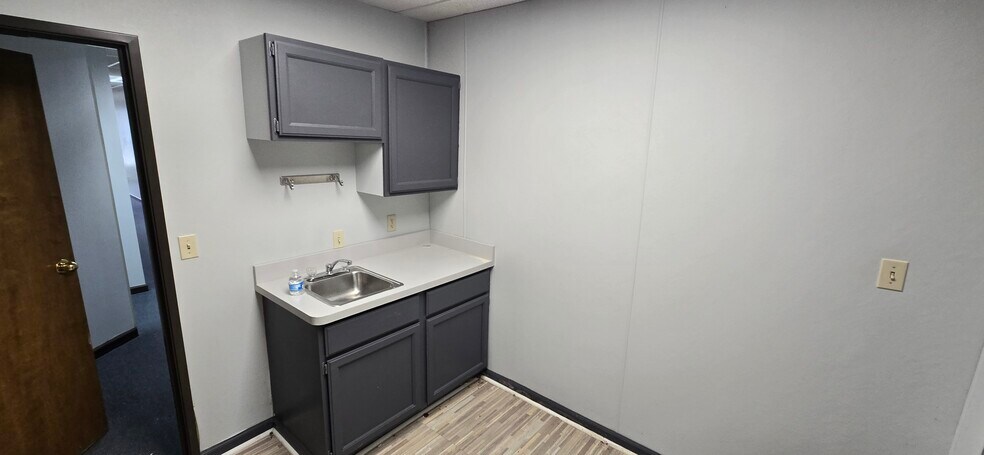 More Photos Of 207-209 S Main St, Bellefontaine Office For Lease