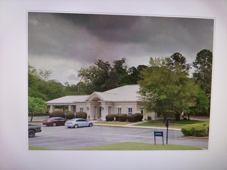 Primary Photo Of 504 N Main St, Sylvester Bank For Sale