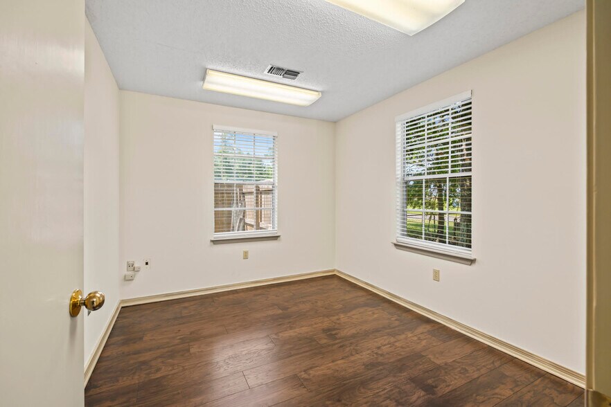 More Photos Of 676 E I 10 Service Rd, Slidell Office For Sale