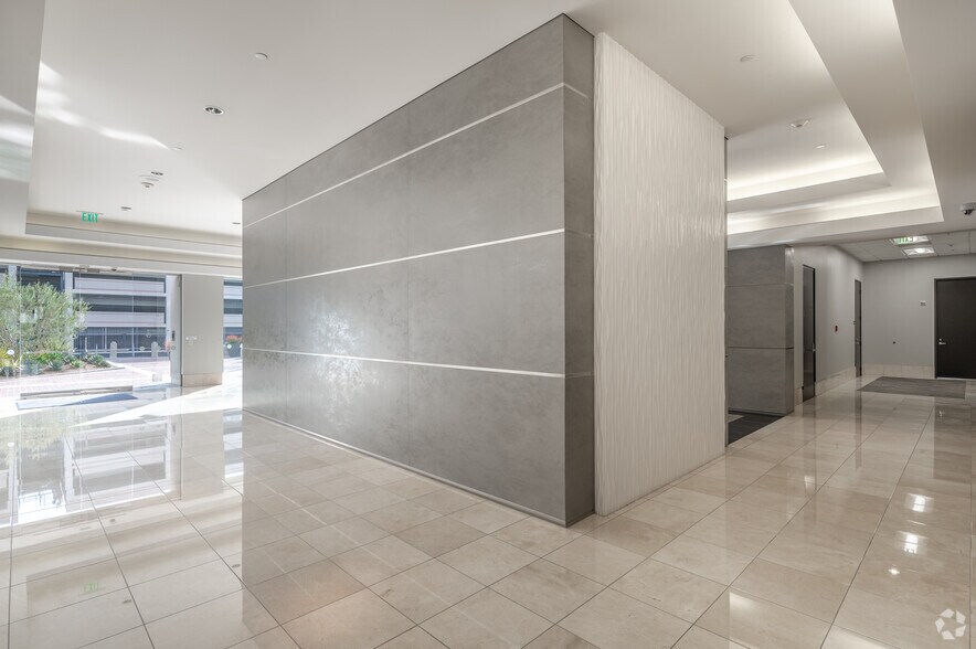 More Photos Of 200 E Sandpointe Ave, Santa Ana Unknown For Lease