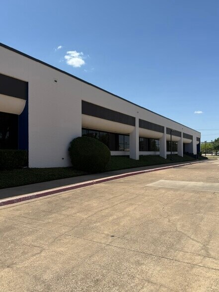 More Photos Of 1220 E Campbell Rd E, Richardson Unknown For Lease