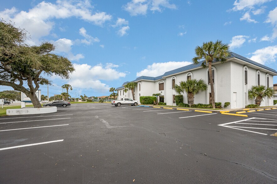 More Photos Of 3000 N Atlantic Ave, Cocoa Beach Office For Lease