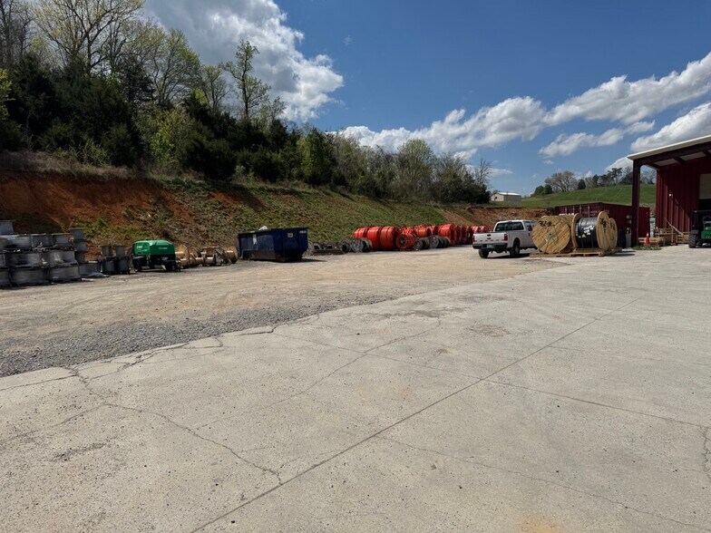 More Photos Of 725 25-70 Hwy, Dandridge Land For Lease