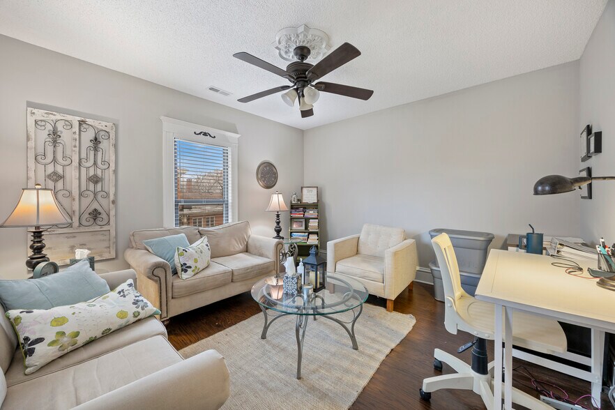 More Photos Of 121 N Washington St, Naperville Office For Lease