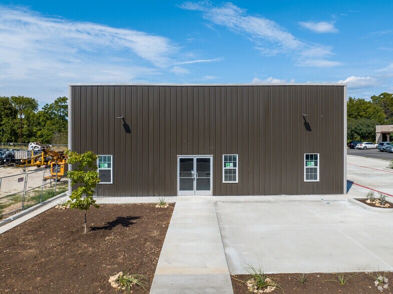 More Photos Of 7822 Fortune Dr, San Antonio Warehouse For Lease