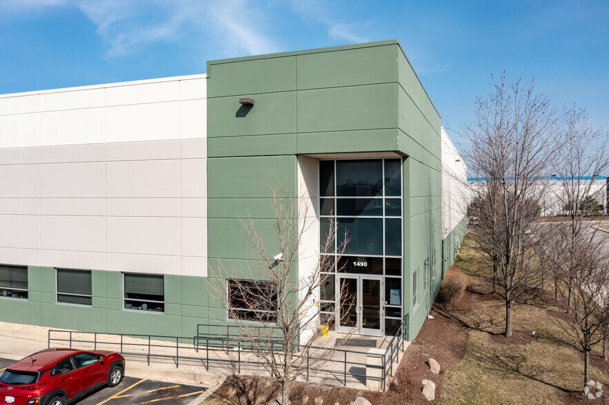 More Photos Of 1490 Chase Ave, Elk Grove Village Warehouse For Lease