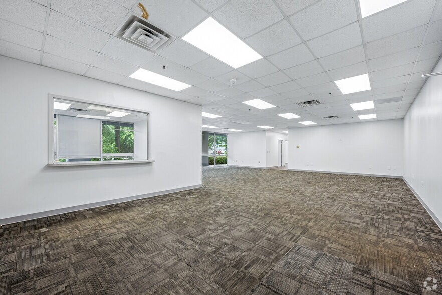 More Photos Of 125 Southside Ct, McDonough Distribution For Lease