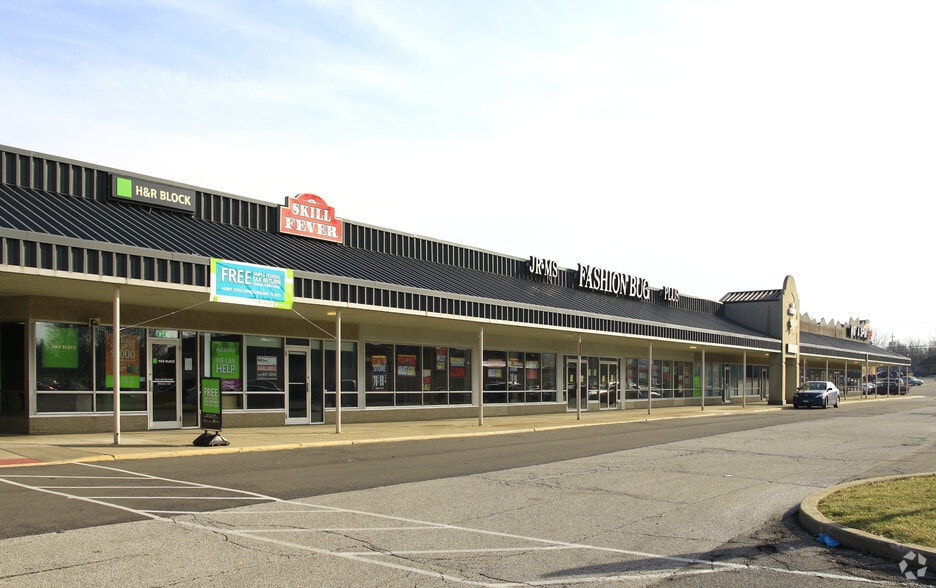 More Photos Of 118-144 Sheffield Ctr, Lorain General Retail For Lease