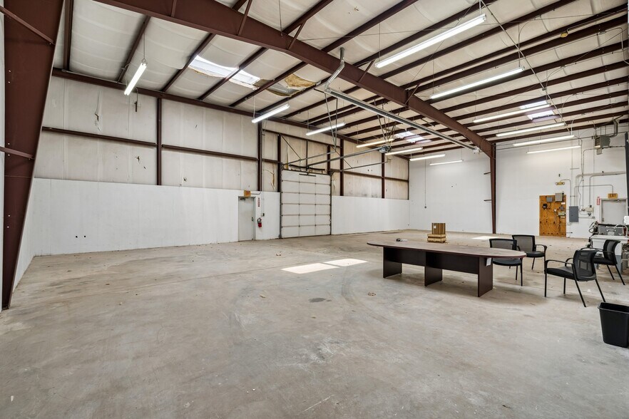 More Photos Of 7925 N Wilshire Ct, Oklahoma City Manufacturing For Sale