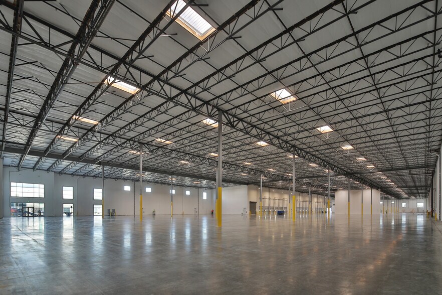 More Photos Of 11401 Greenstone Ave, Santa Fe Springs Distribution For Lease