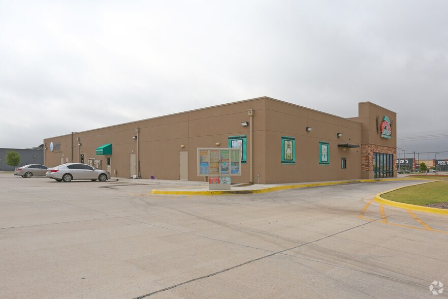 More Photos Of 761 SW 19th St, Moore General Retail For Sale