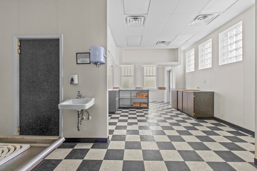 More Photos Of 470 N 4th St, Aurora Freestanding For Sale