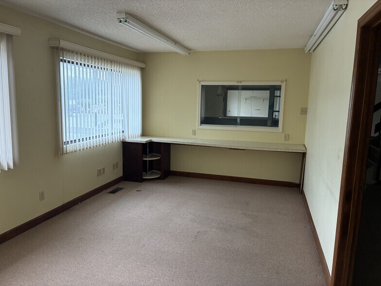 More Photos Of 212 W Water St, Plymouth Office Residential For Lease