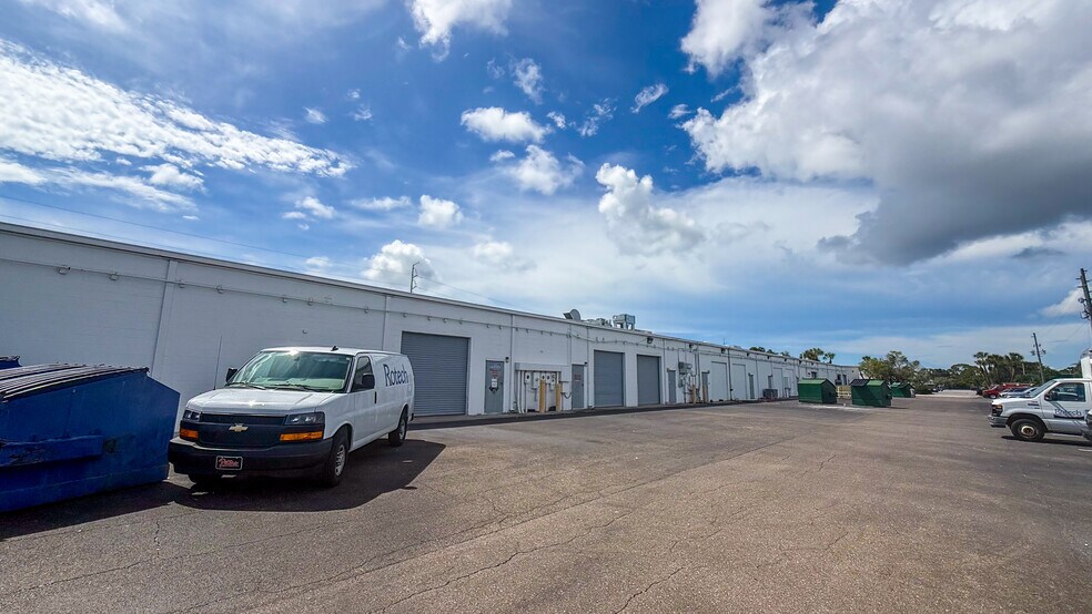 More Photos Of 12345 Starkey Rd, Largo Unknown For Lease