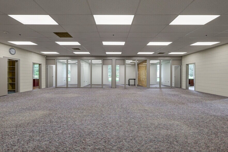More Photos Of 620 Ireland Rd, Norfolk Manufacturing For Lease