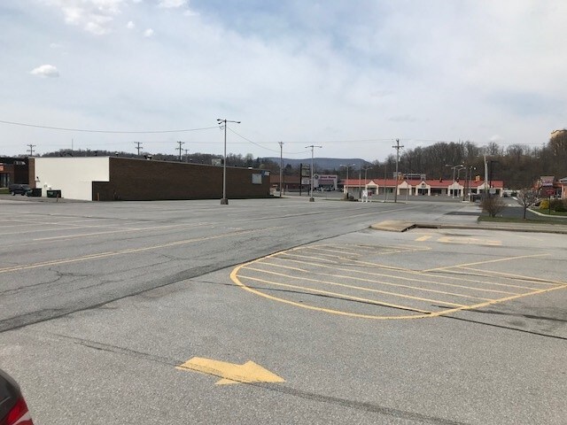 More Photos Of 3121 Pleasant Valley Blvd, Altoona Light Distribution For Lease