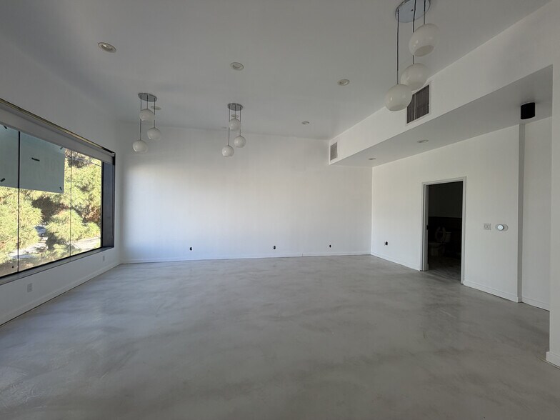 More Photos Of 12080 Ventura Pl, Studio City General Retail For Lease