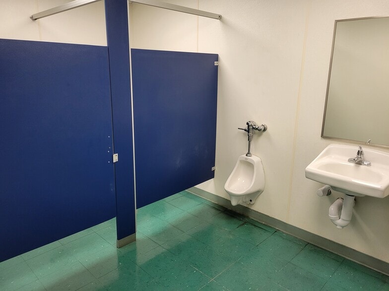 More Photos Of 158 Hangar Dr S, Victoria Distribution For Lease