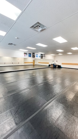 More Photos Of 1233 Roosevelt Trl, Raymond Storefront For Lease