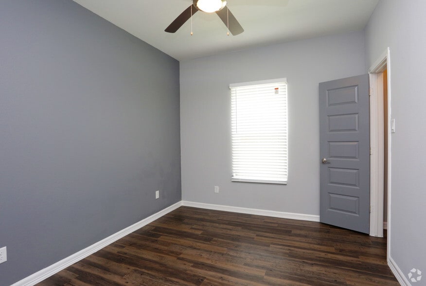 More Photos Of 2604 Avenue K, Bay City Apartments For Sale