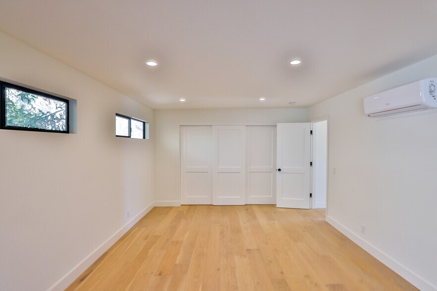 More Photos Of 22221-22227 Pacific Coast Hwy, Malibu Storefront Retail Office For Sale