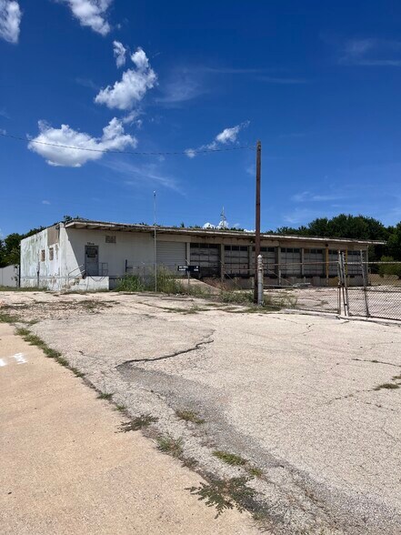 Primary Photo Of 1306 I-35 Interstate Frontage 76240, Gainesville Industrial For Sale