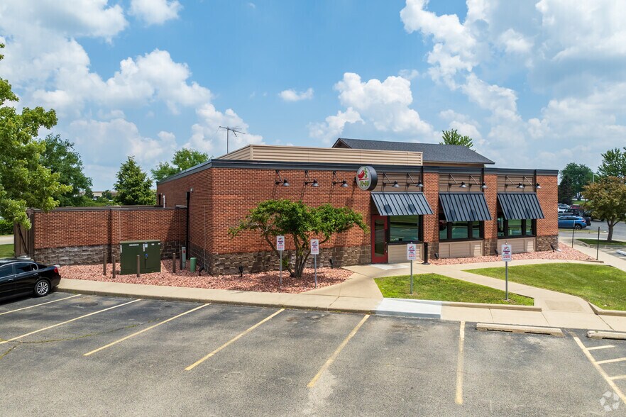 More Photos Of 5620 Northwest Hwy, Crystal Lake Restaurant For Sale