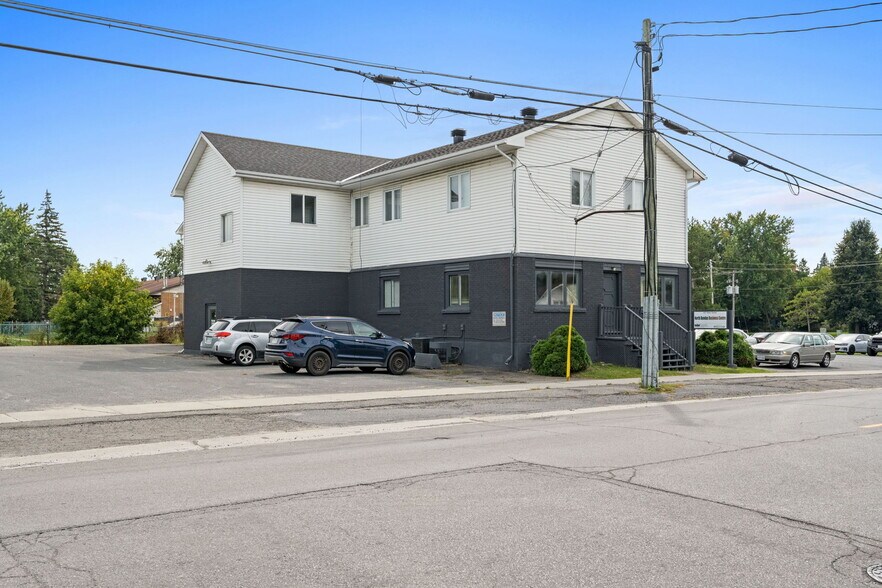 More Photos Of 457 Main St E, Winchester Medical For Sale