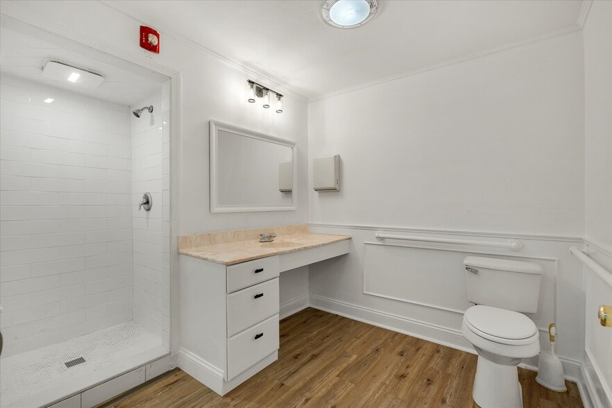 More Photos Of 307 Falmouth Rd, Hyannis Office For Sale