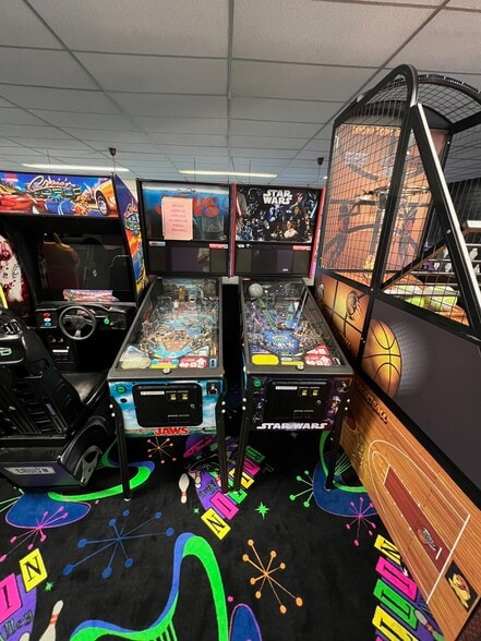 More Photos Of 1910 35th St, Snyder Sports And Entertainment For Sale