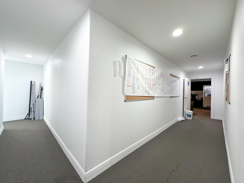 More Photos Of 180 Fitzgerald Rd, Lakeland Office For Sale