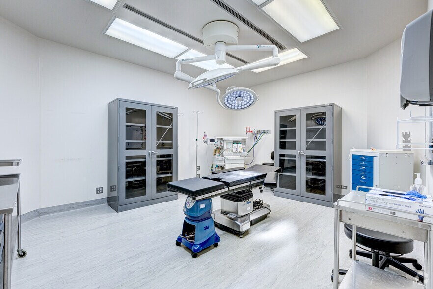 More Photos Of 815 Howard St, Evanston Medical For Sale