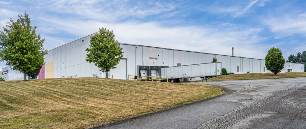More Photos Of 2251 Sweeney Dr, Clinton Warehouse For Lease