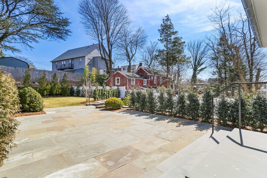 More Photos Of 25 Henry St, Greenwich Apartments For Sale