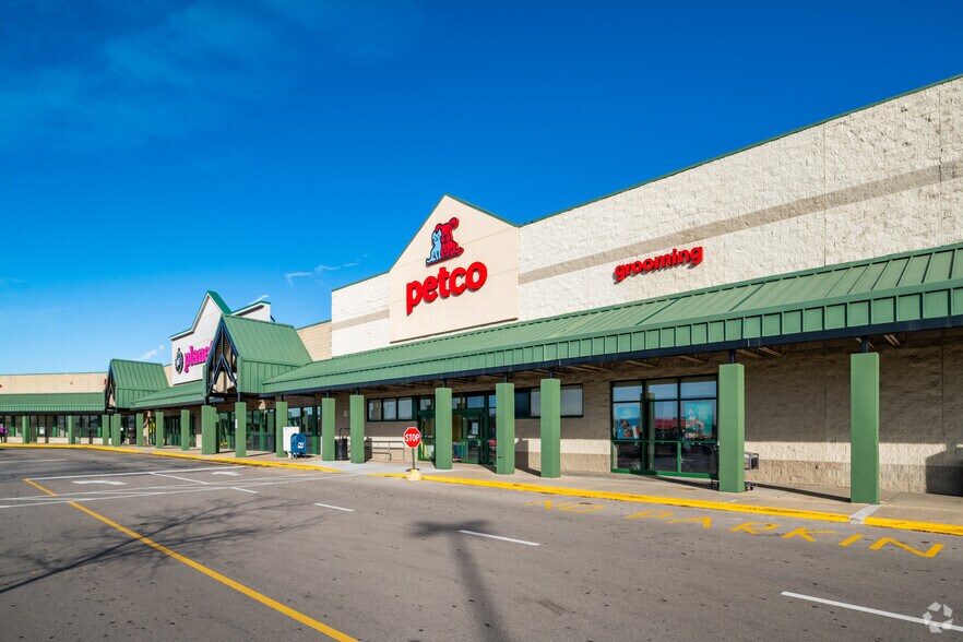 More Photos Of 4698 S Whitnall Ave, Saint Francis Freestanding For Lease