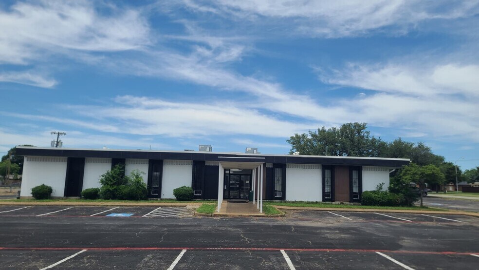 Primary Photo Of 4725 Gus Thomasson Rd, Mesquite Medical For Sale