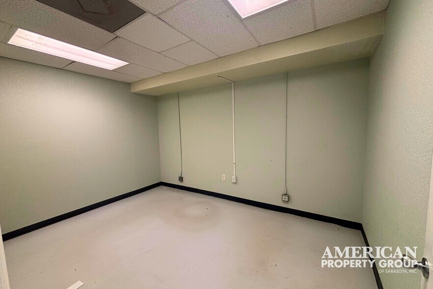 More Photos Of 2695 Tamiami Trl, Port Charlotte Storefront For Lease