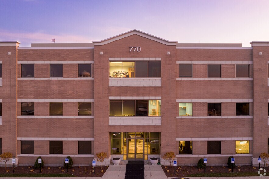 More Photos Of 770 Lake Cook Rd, Deerfield Office For Lease