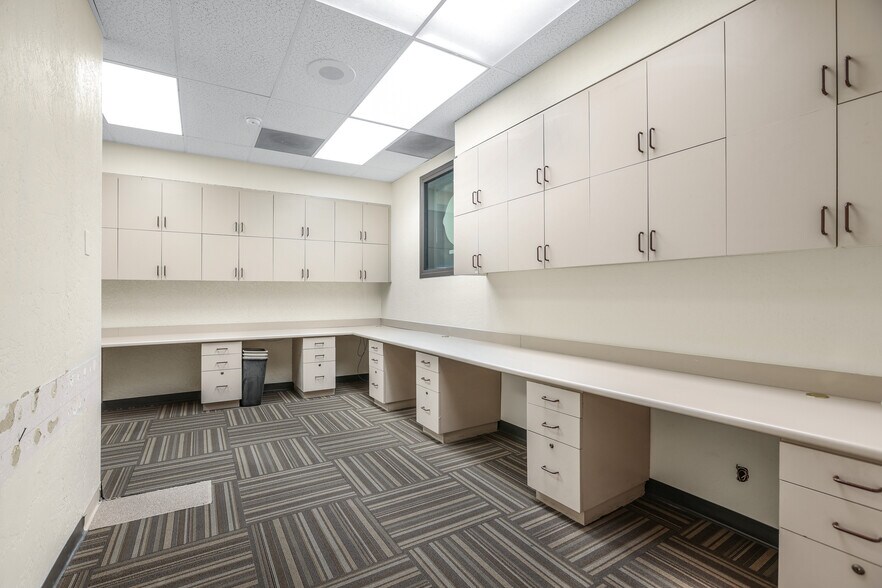 More Photos Of 2100 E Tahquitz Canyon Way, Palm Springs Medical For Lease