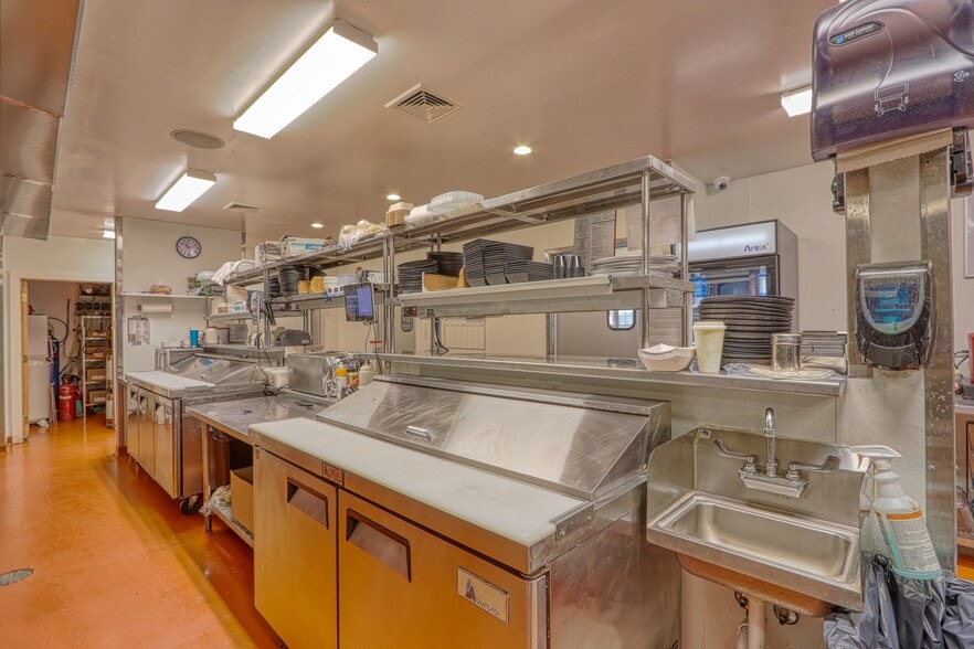 More Photos Of 9971 N Grand Pines Ln, Hayward Restaurant For Sale