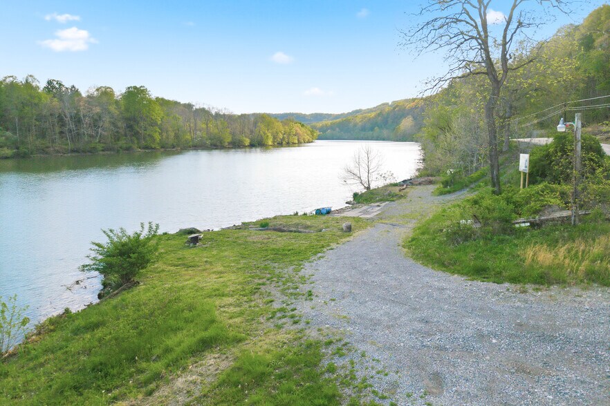 More Photos Of 490 Fort Martin Rd, Maidsville Flex For Sale