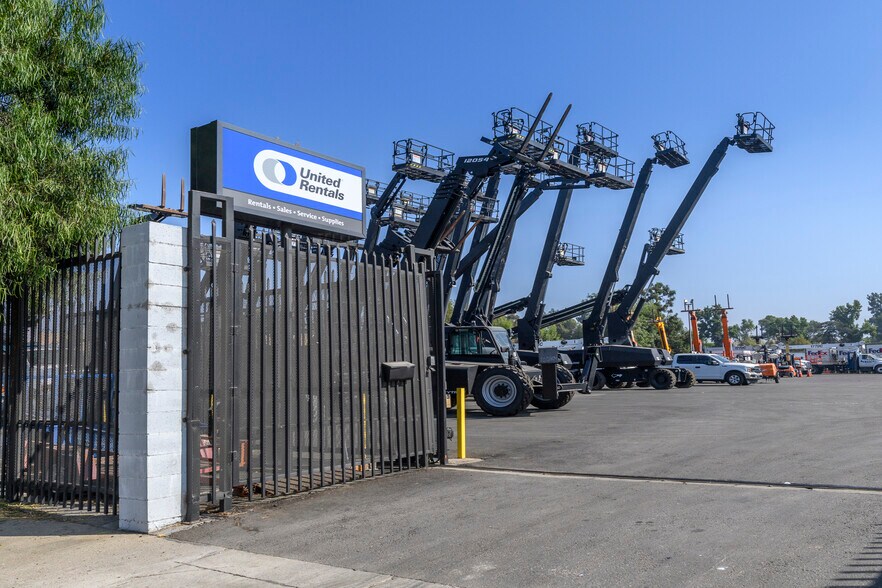 More Photos Of 10232-10234 Glenoaks Blvd, Pacoima Warehouse For Sale