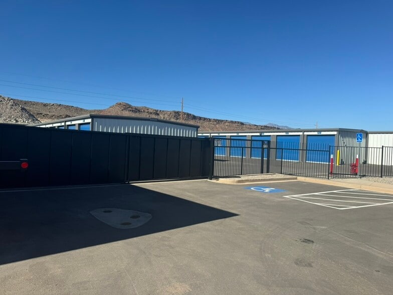 More Photos Of 68 Warehouse Dr, Washington Self Storage For Sale