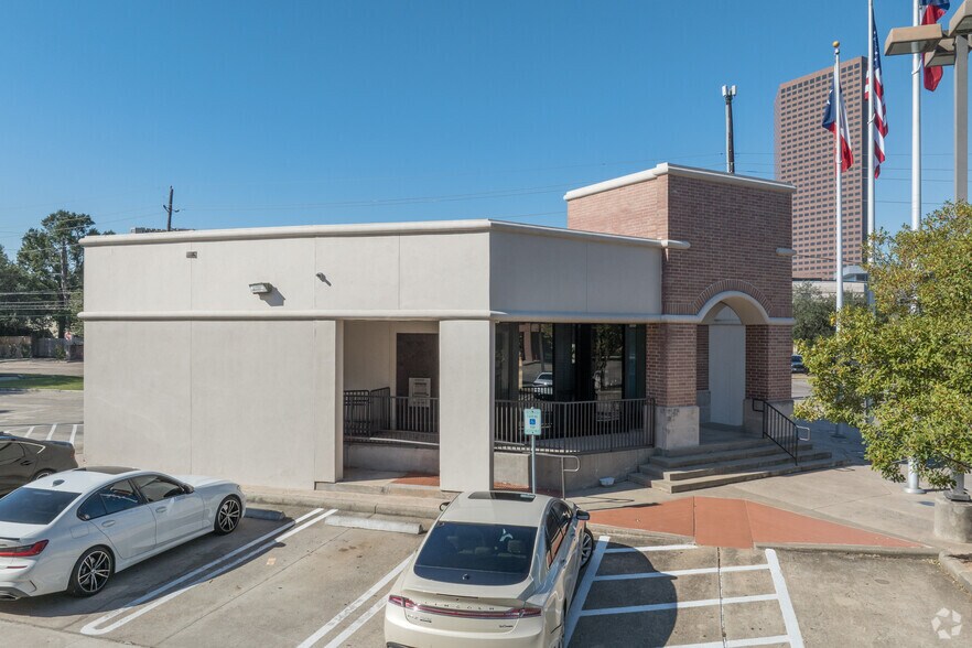 More Photos Of 1777 Sage Rd, Houston Freestanding For Lease